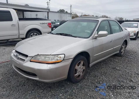 1998 Honda Accord Ex z USA, uszkodzony, nr VIN 1HGCG5656WA257578